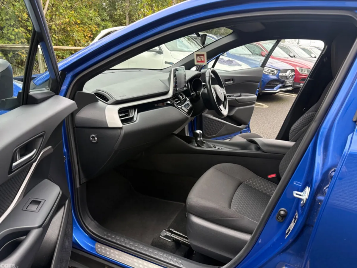Toyota C-HR Hatchback, Petrol Hybrid, 2021, Blue