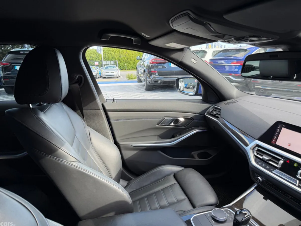 BMW 3-Series Saloon, Petrol, 2019, Blue