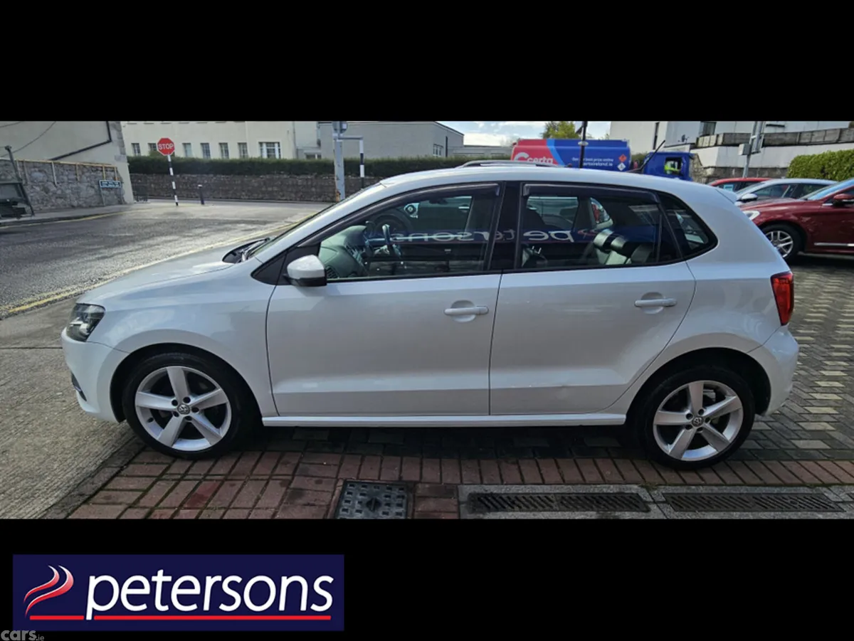 Volkswagen Polo Hatchback, Petrol, 2016, White
