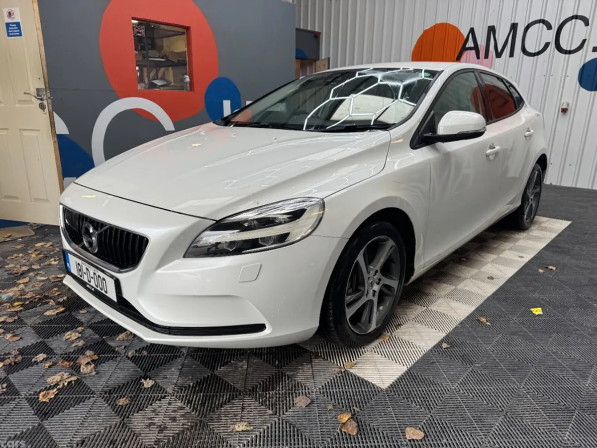 Volvo V40 Hatchback, Diesel, 2018, White