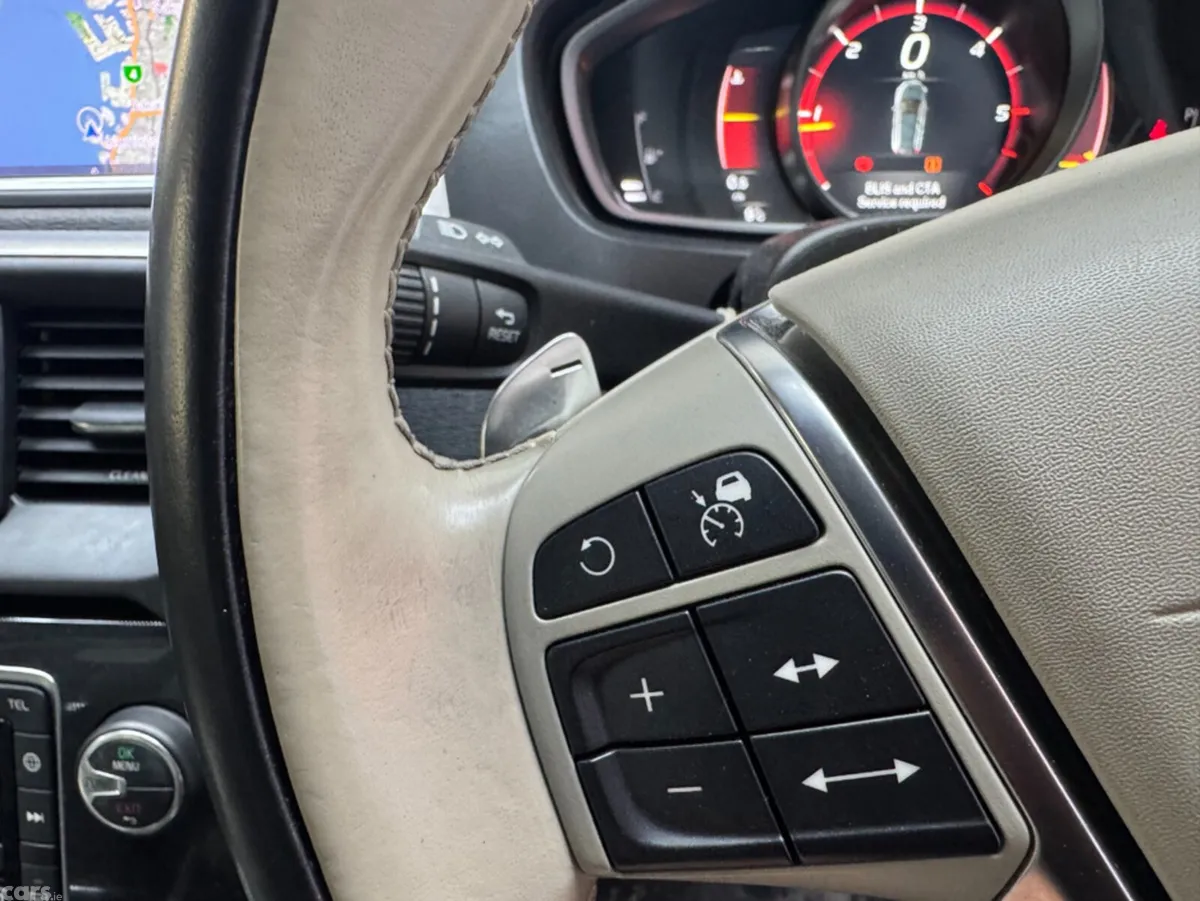 Volvo V40 Hatchback, Diesel, 2018, White