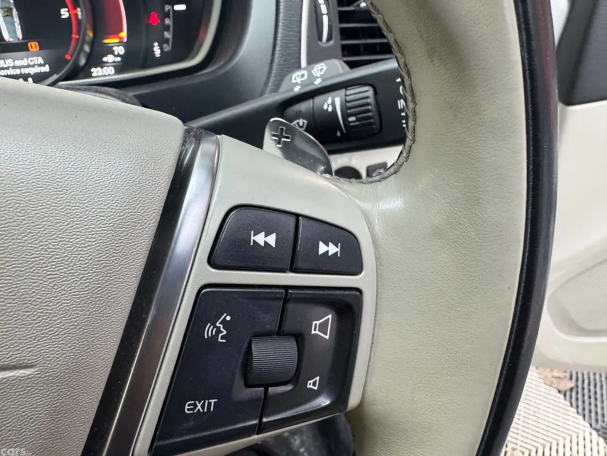 Volvo V40 Hatchback, Diesel, 2018, White