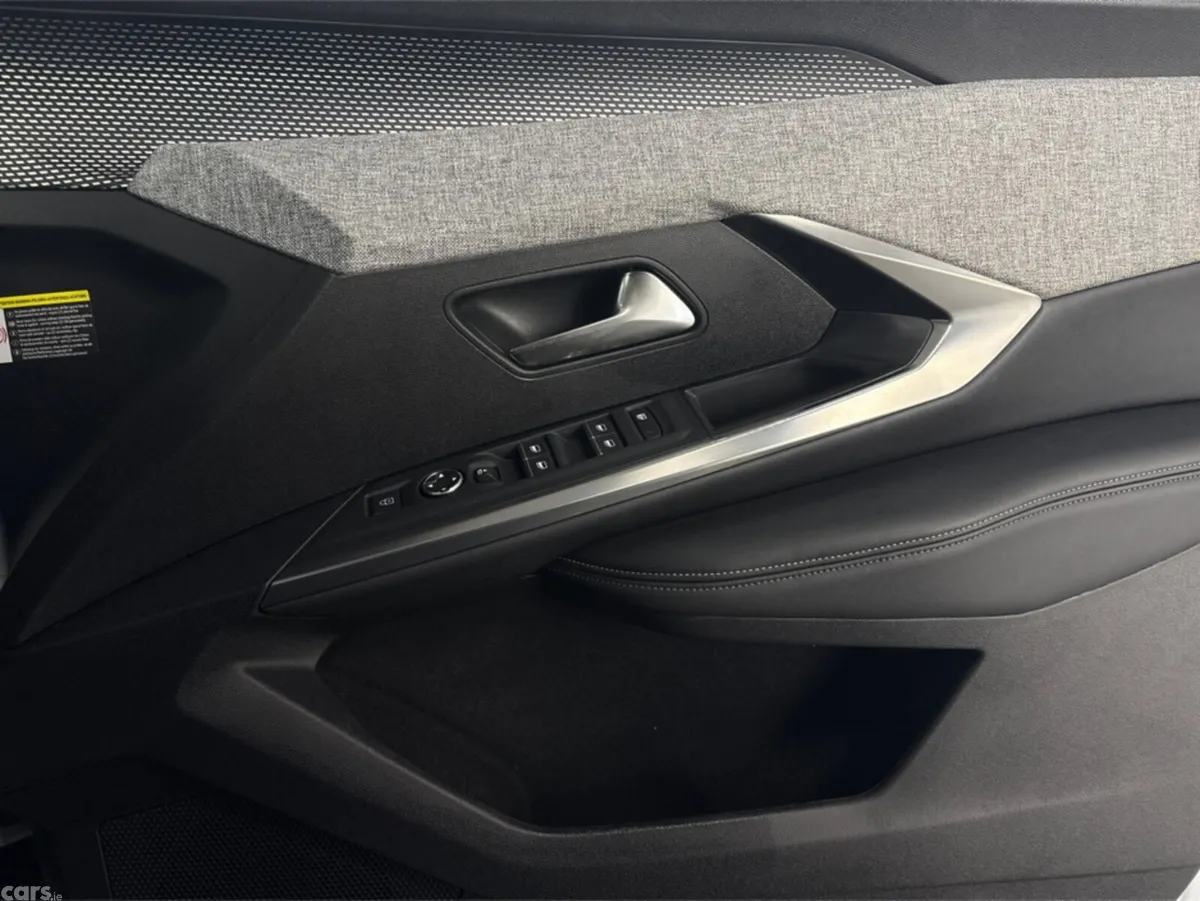 Peugeot 3008 MPV, Electric, 2025, White