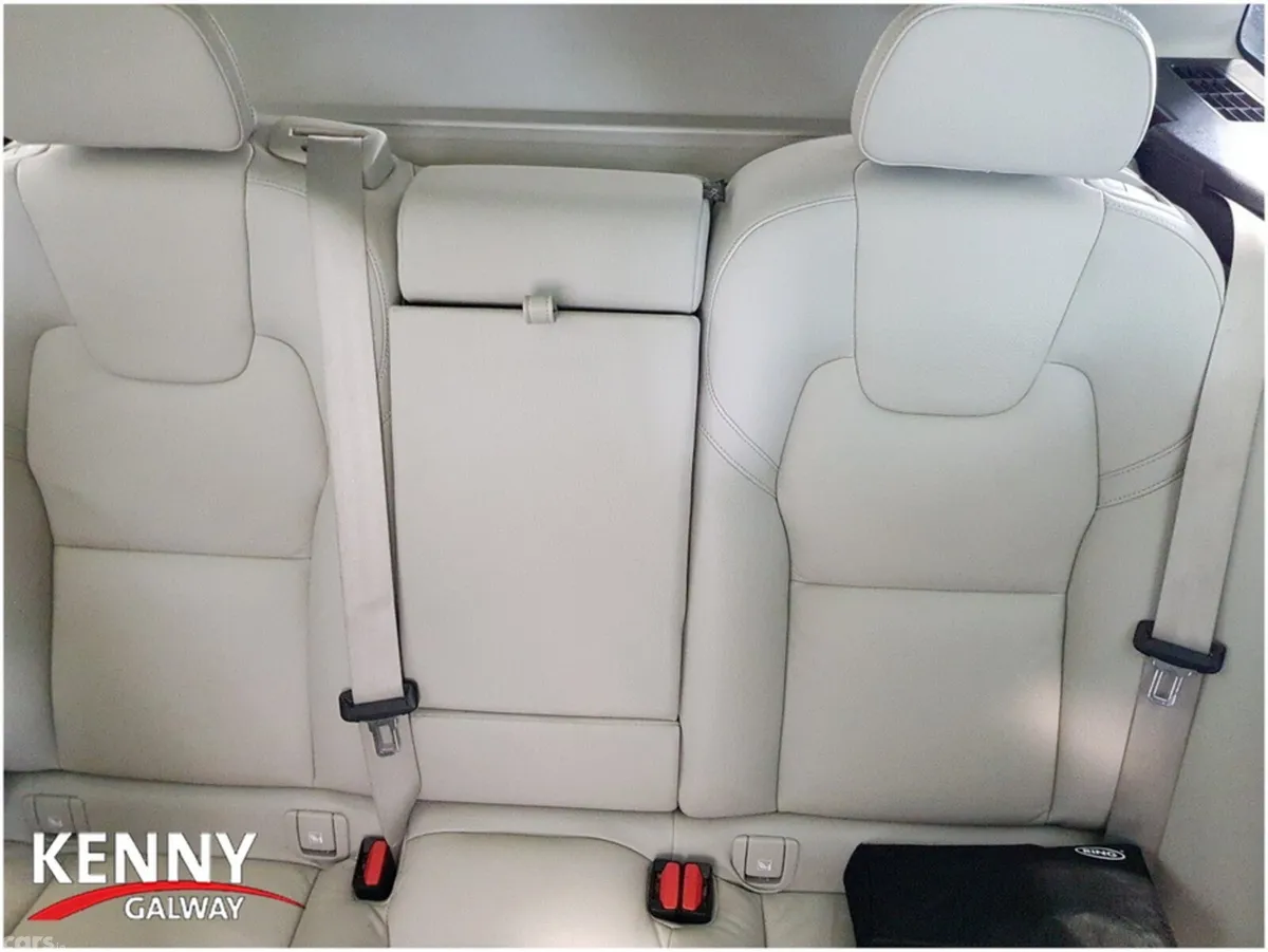 Volvo XC60 SUV, Petrol Plug-in Hybrid, 2024, Black