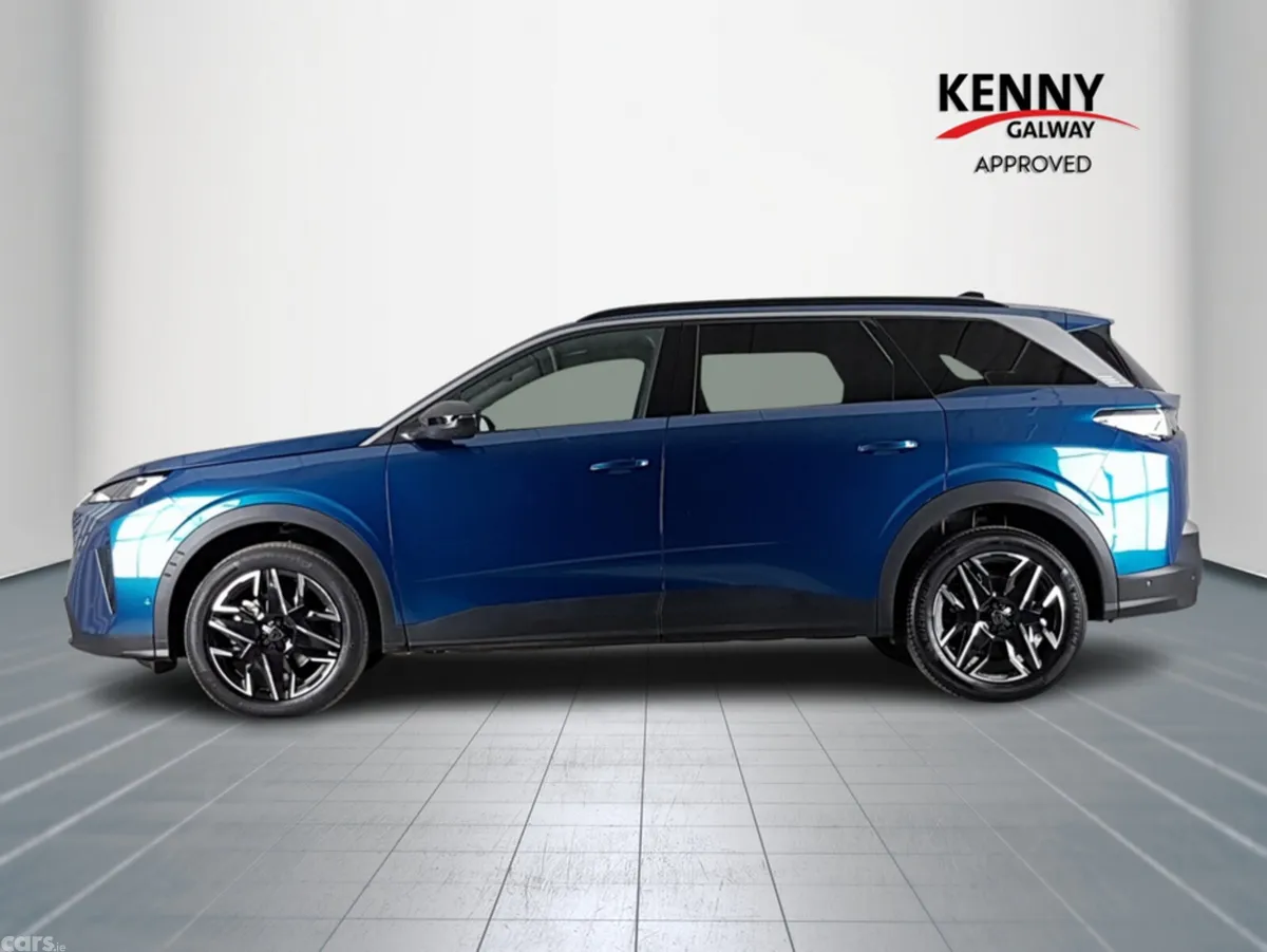 Peugeot 5008 MPV, Petrol, 2025, Blue