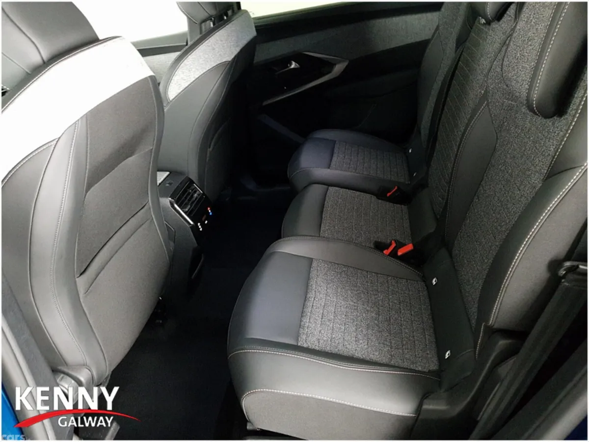 Peugeot 5008 MPV, Petrol, 2025, Blue