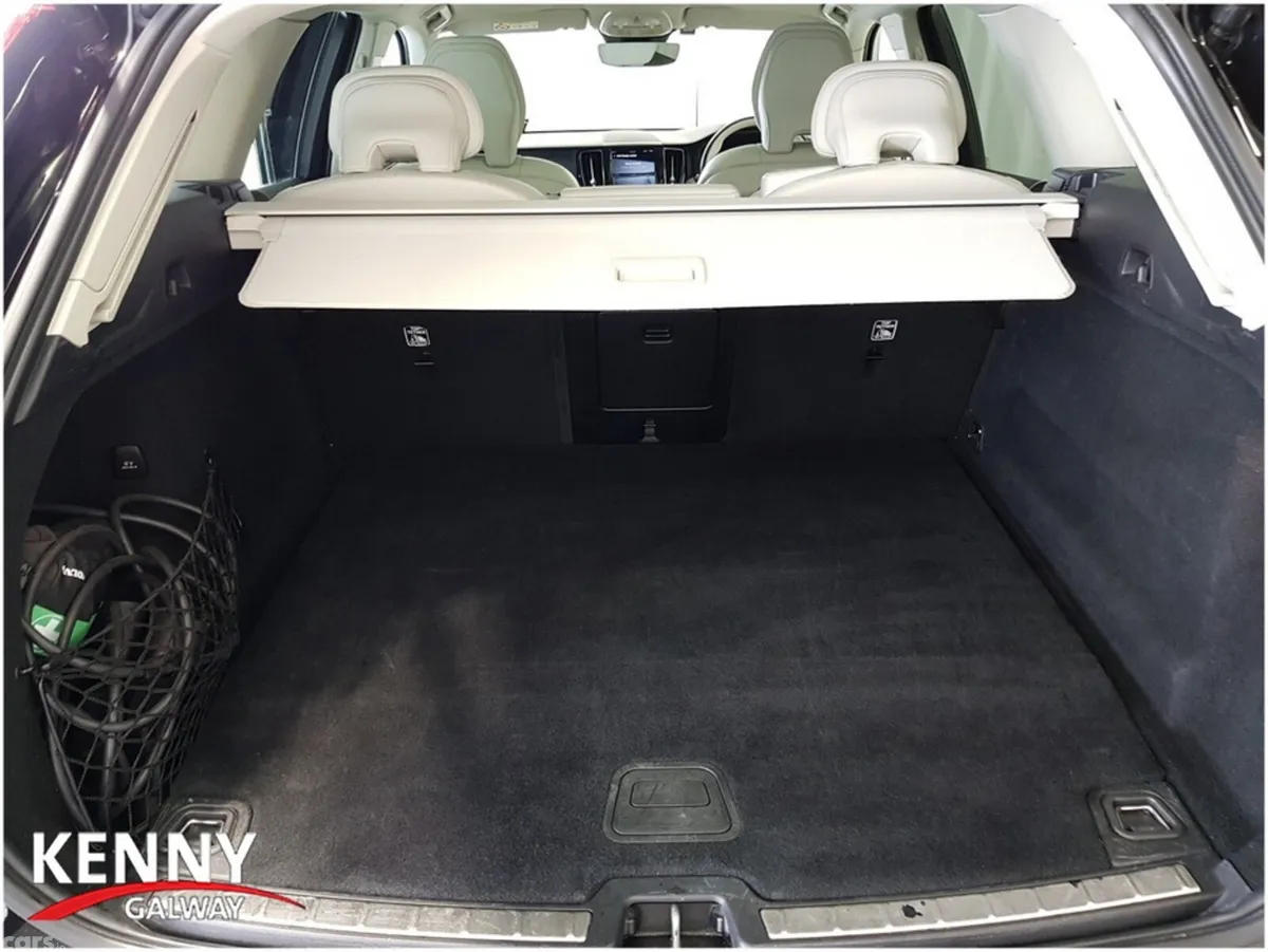 Volvo XC60 SUV, Petrol Plug-in Hybrid, 2024, Black