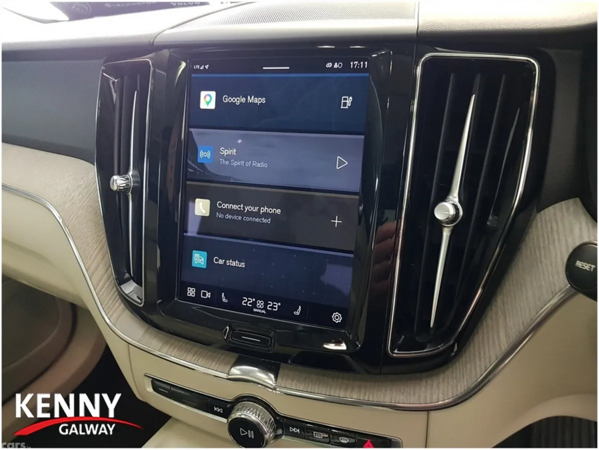 Volvo XC60 SUV, Petrol Plug-in Hybrid, 2024, Black