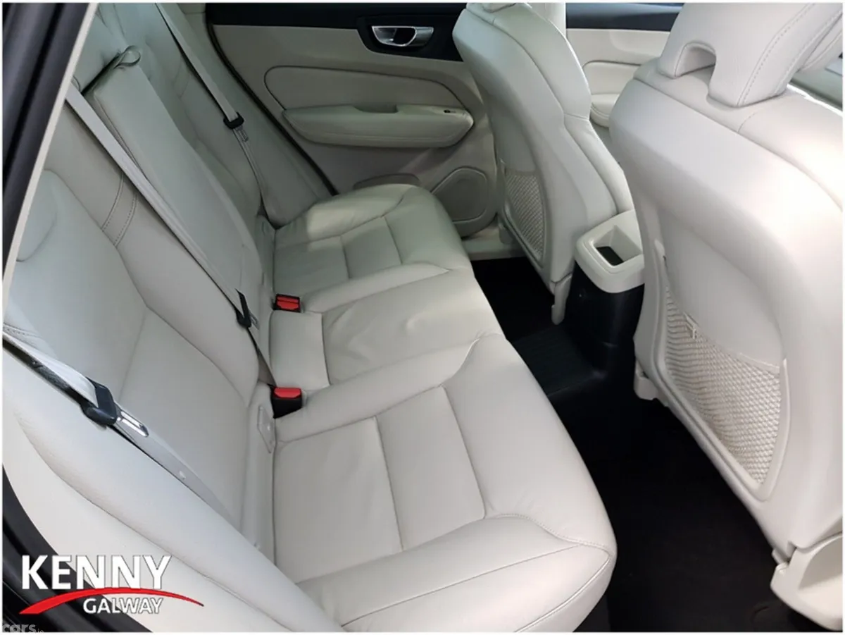 Volvo XC60 SUV, Petrol Plug-in Hybrid, 2024, Black