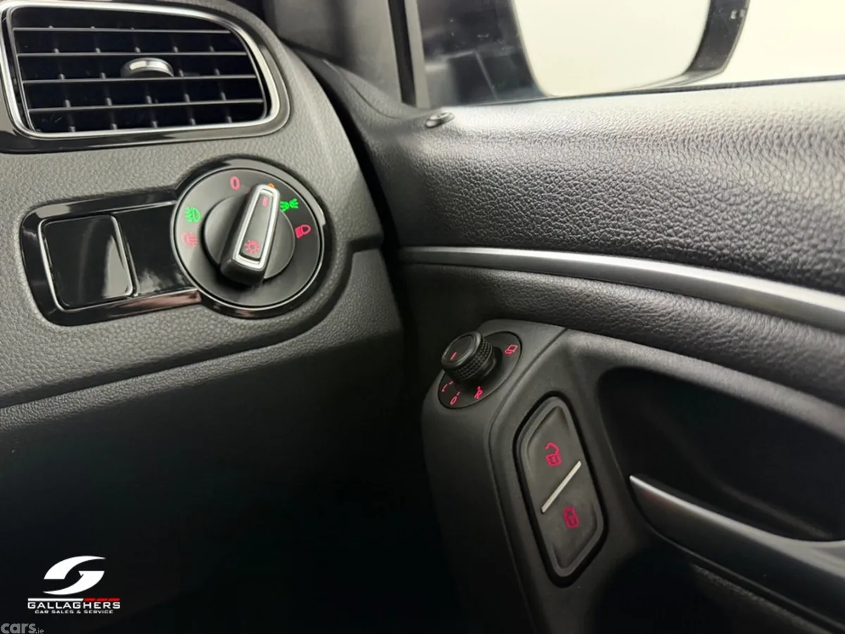 Volkswagen Polo Hatchback, Petrol, 2017, Blue