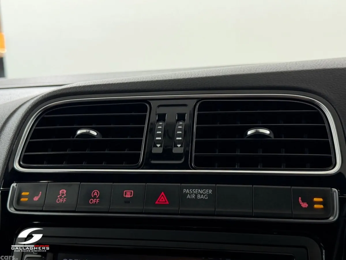 Volkswagen Polo Hatchback, Petrol, 2017, Blue