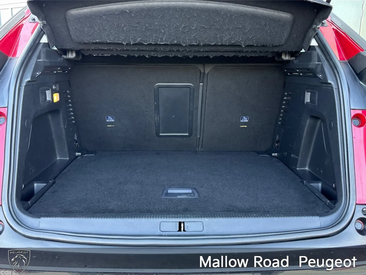 Peugeot 3008 MPV, Petrol, 2018, Red