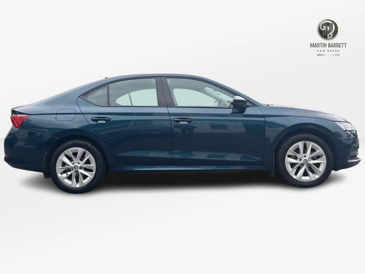 Skoda Octavia Saloon, Diesel, 2024, Blue