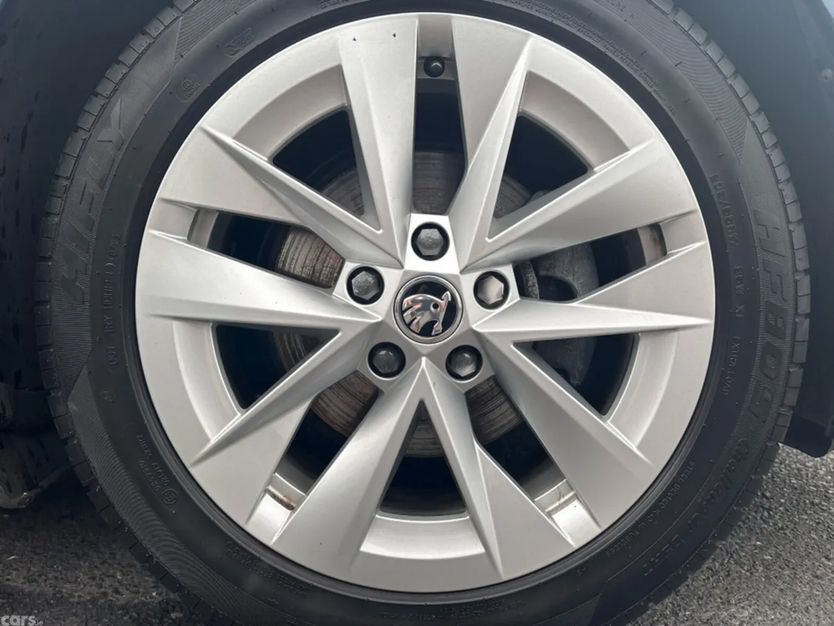 Skoda Octavia Saloon, Diesel, 2024, Blue