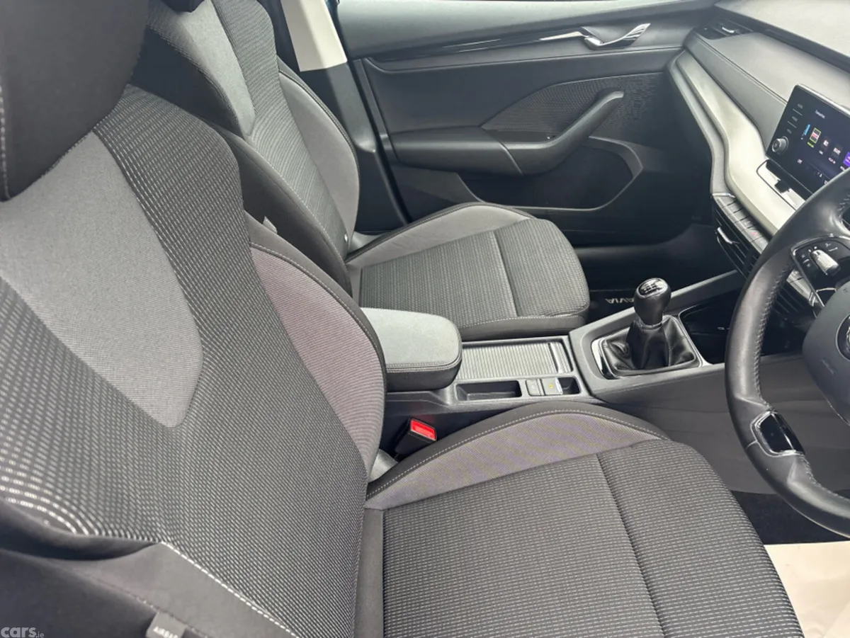 Skoda Octavia Saloon, Diesel, 2024, Blue