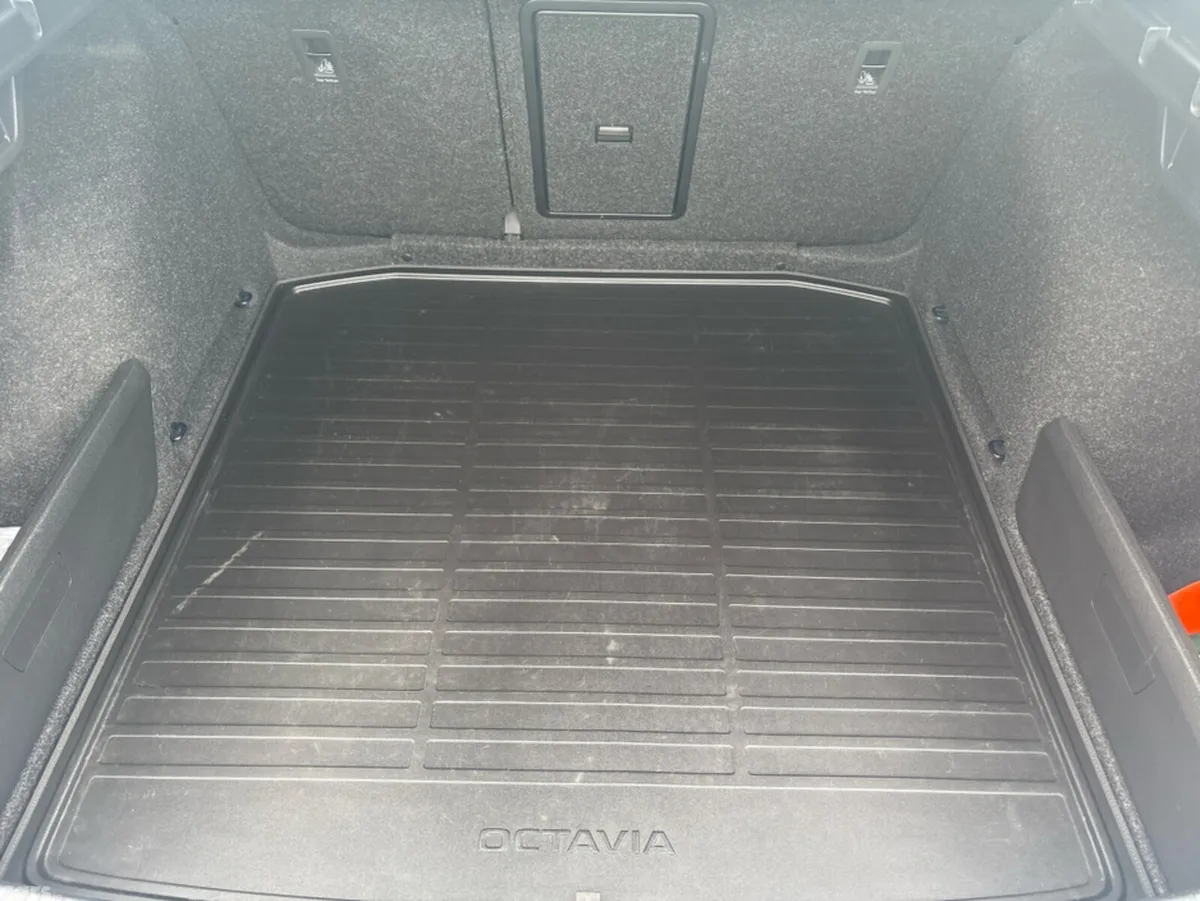 Skoda Octavia Saloon, Diesel, 2024, Blue