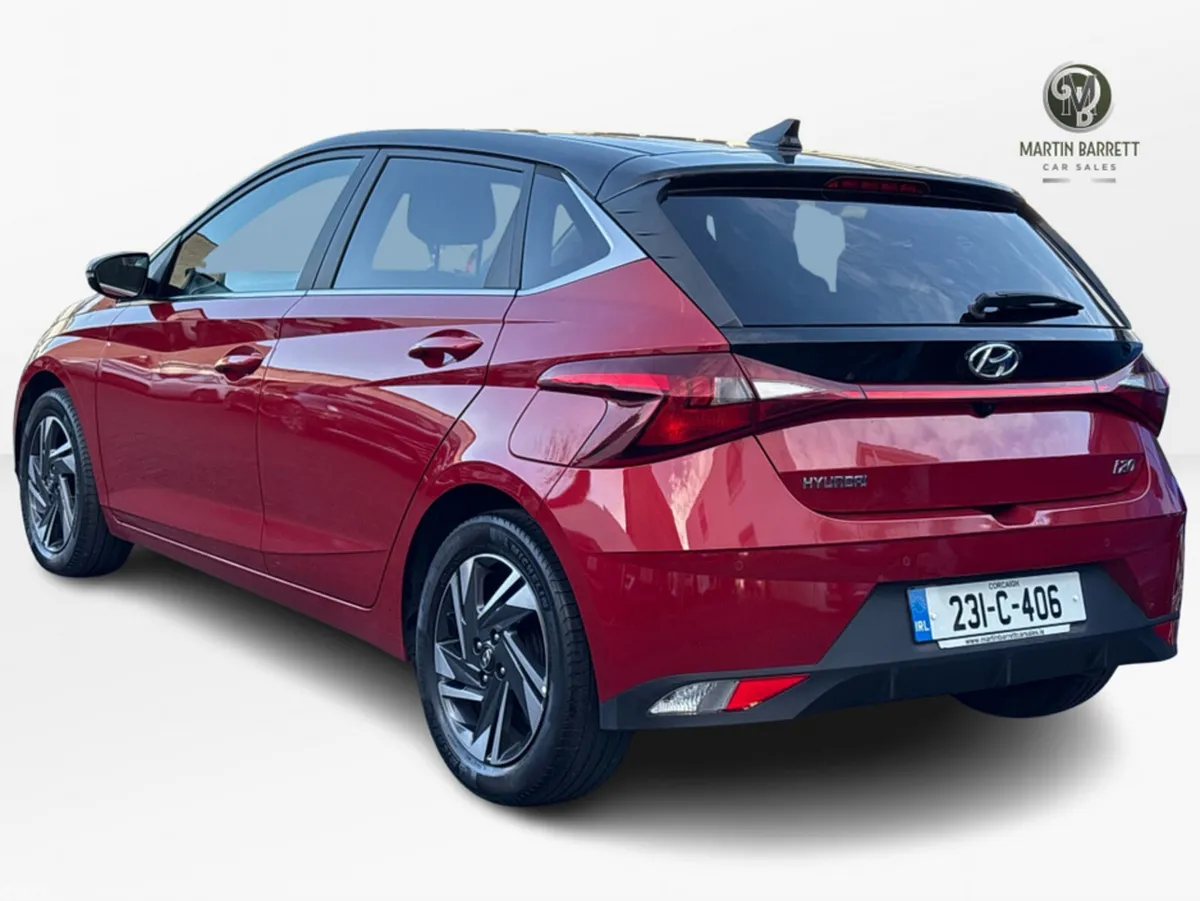 Hyundai i20 Hatchback, Petrol, 2023, Red