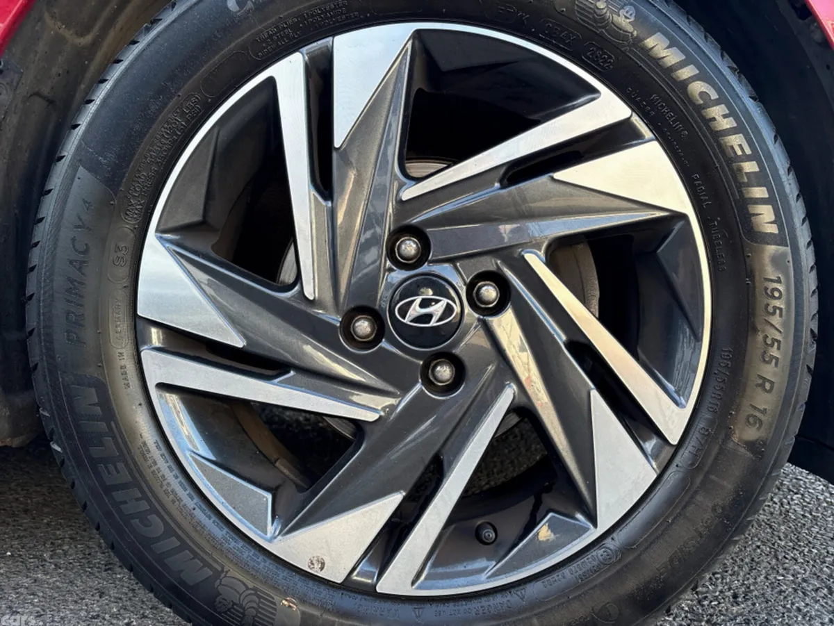 Hyundai i20 Hatchback, Petrol, 2023, Red