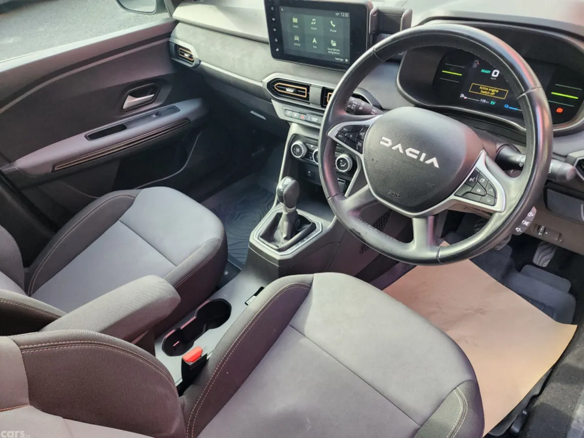 Dacia Jogger MPV, Petrol, 2024, Green