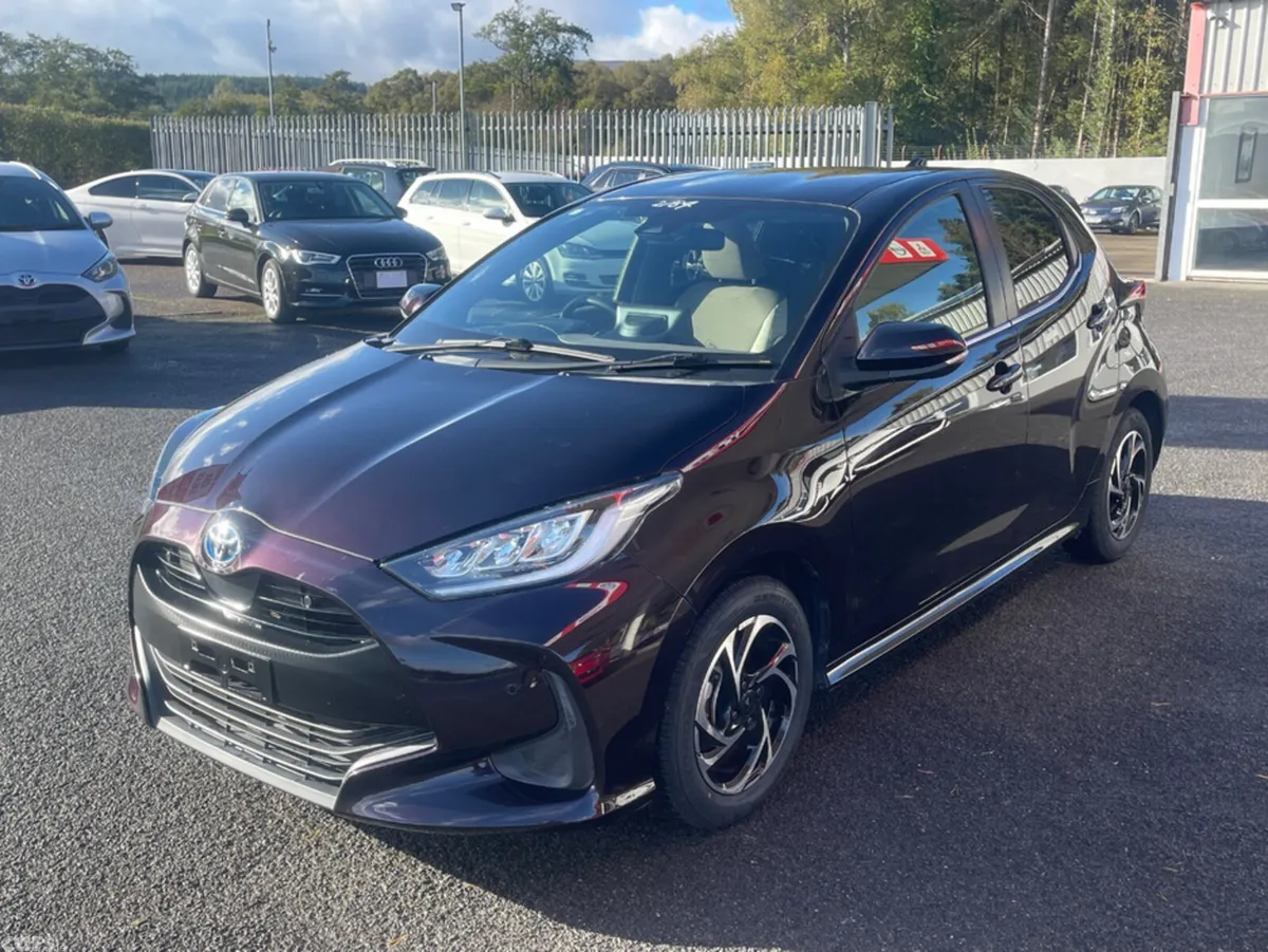 Toyota Yaris Hatchback, Petrol Hybrid, 2021, Purple