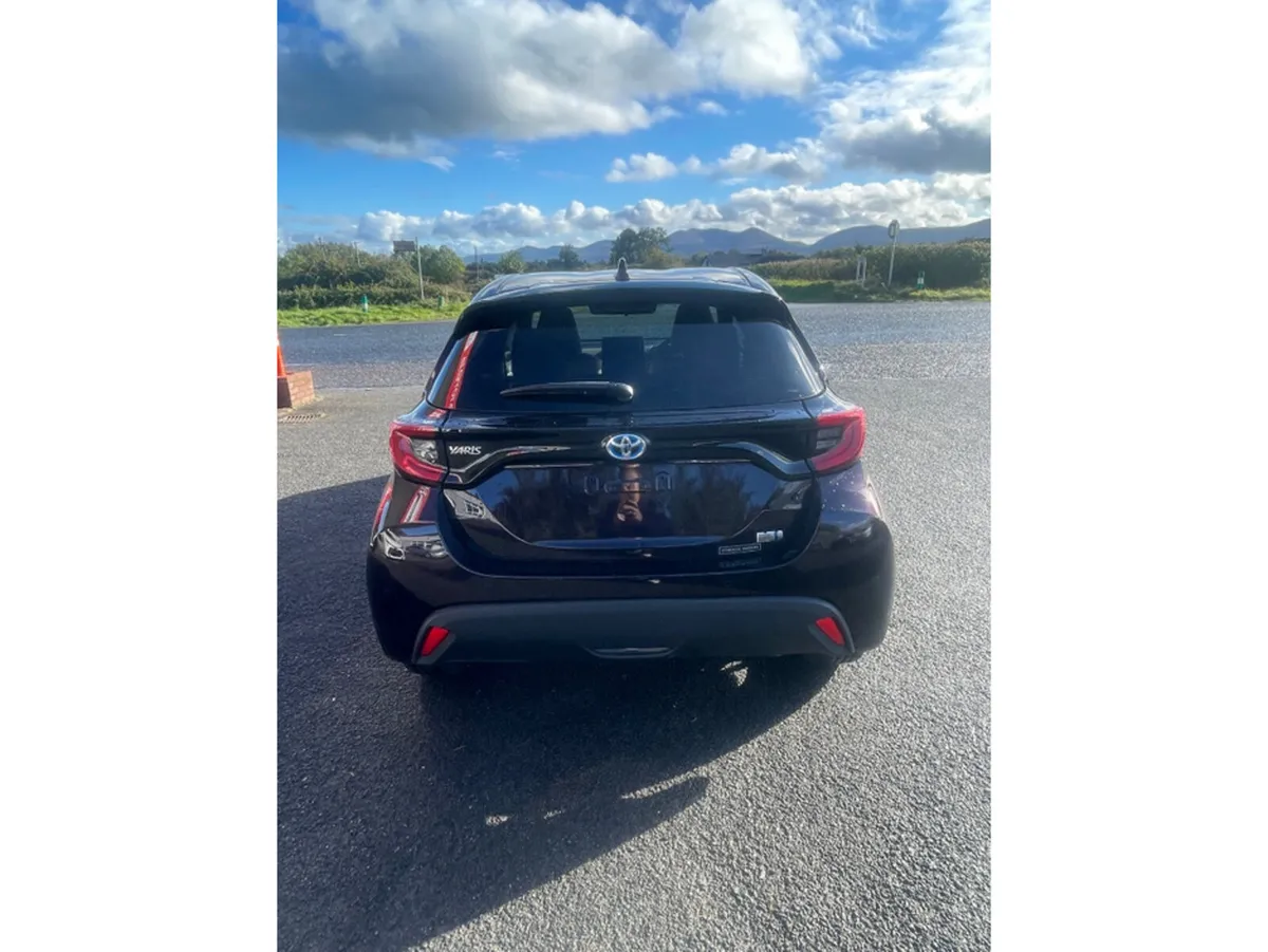 Toyota Yaris Hatchback, Petrol Hybrid, 2021, Purple