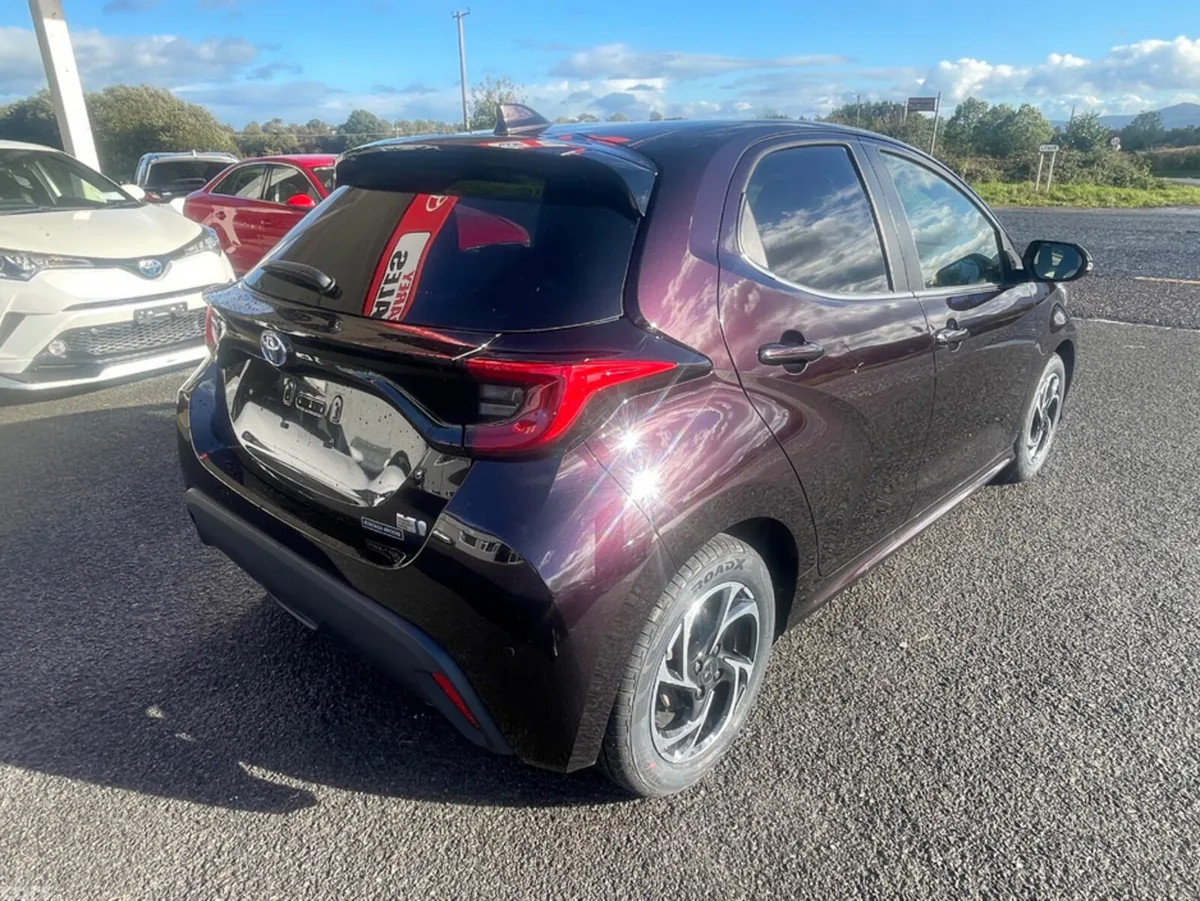 Toyota Yaris Hatchback, Petrol Hybrid, 2021, Purple