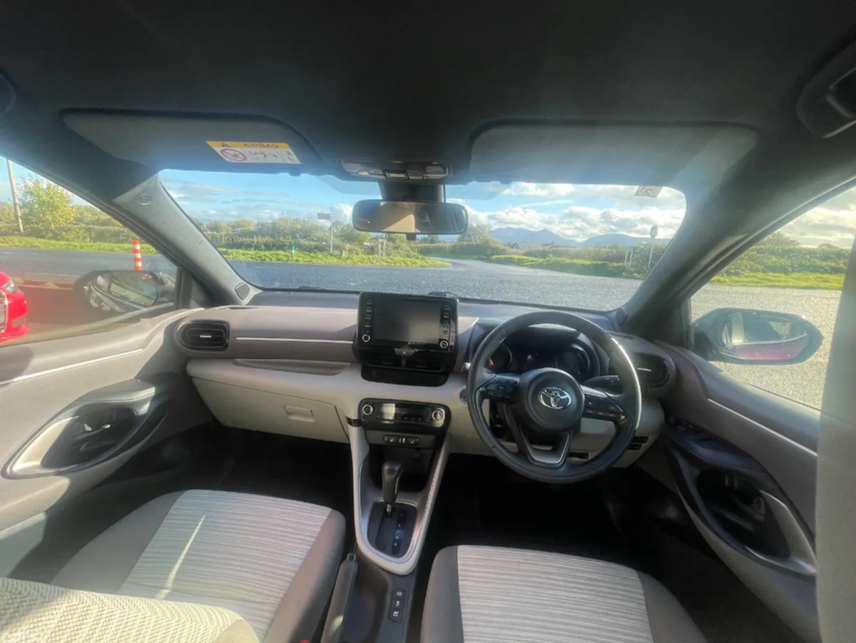 Toyota Yaris Hatchback, Petrol Hybrid, 2021, Purple