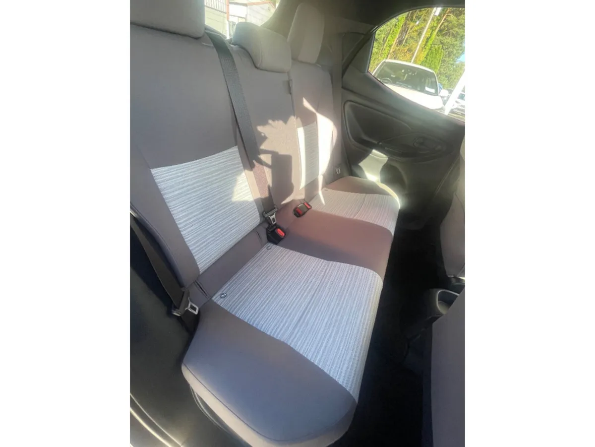Toyota Yaris Hatchback, Petrol Hybrid, 2021, Purple