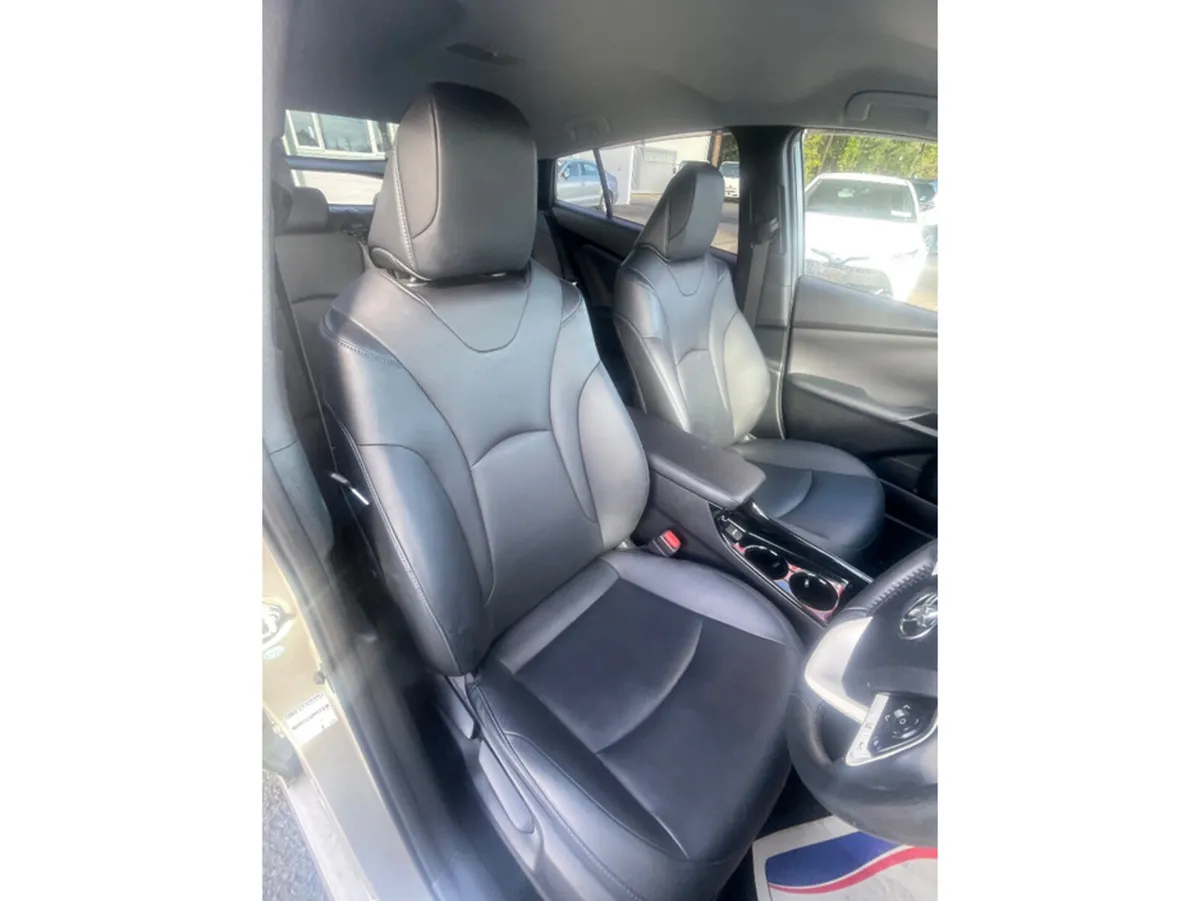 Toyota Prius Hatchback, Petrol Hybrid, 2018, Silver