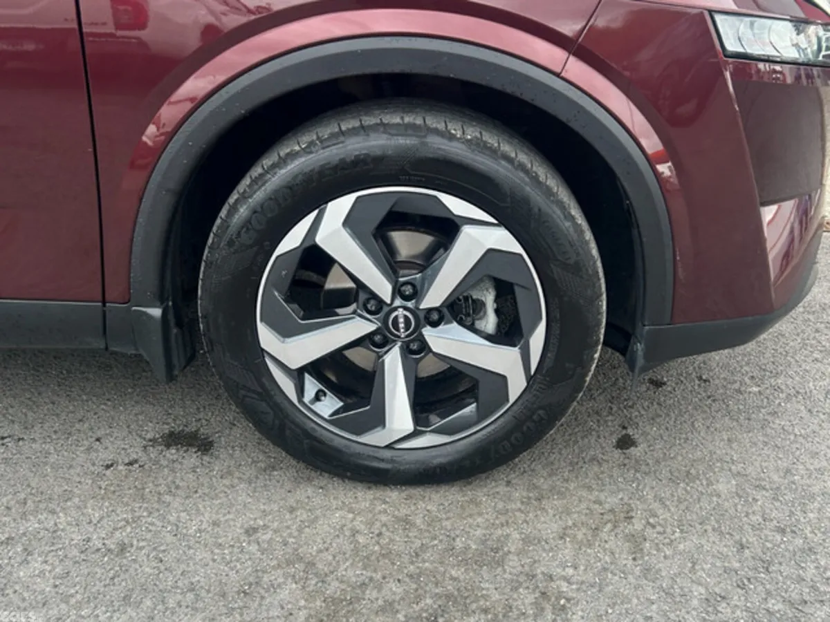 Nissan Qashqai MPV, Petrol, 2024, Red