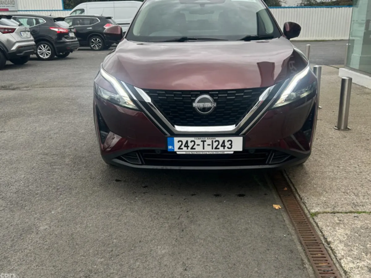 Nissan Qashqai MPV, Petrol, 2024, Red