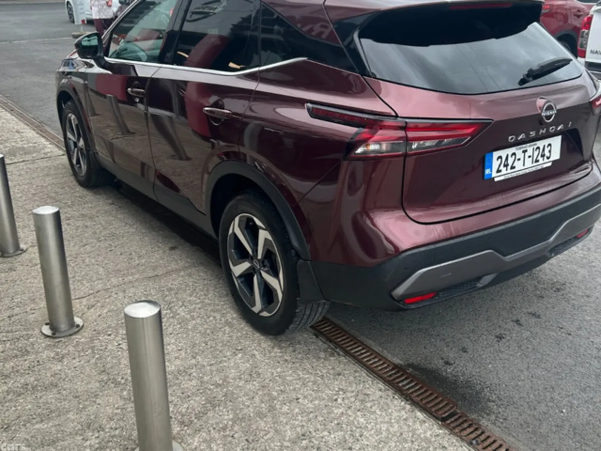 Nissan Qashqai MPV, Petrol, 2024, Red
