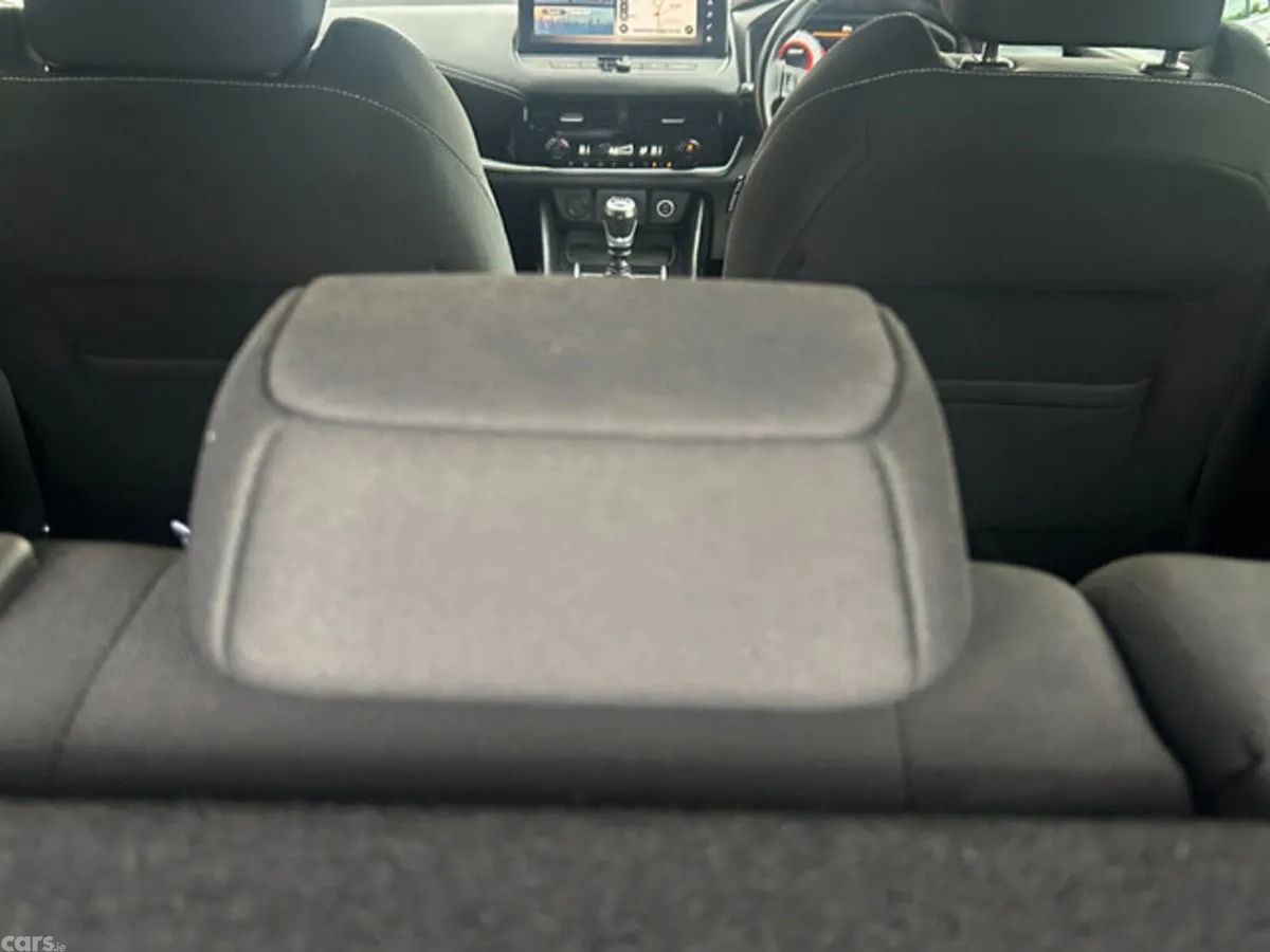 Nissan Qashqai MPV, Petrol, 2024, Red