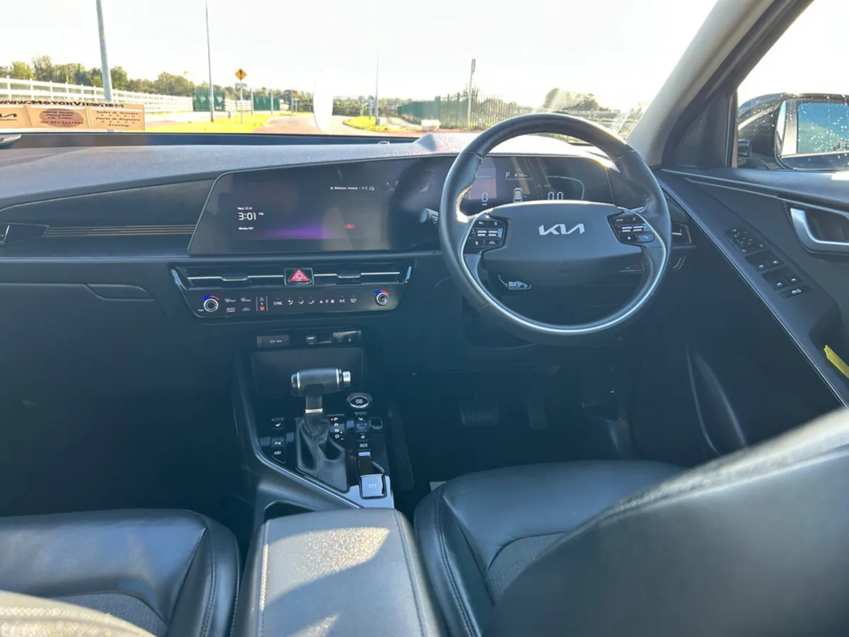 Kia Niro SUV, Petrol Hybrid, 2023, Black