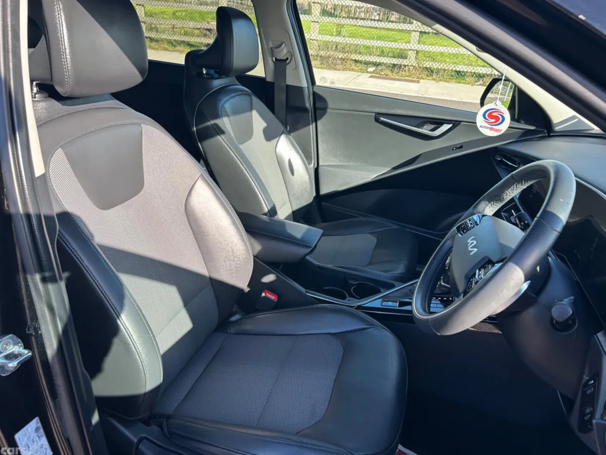 Kia Niro SUV, Petrol Hybrid, 2023, Black