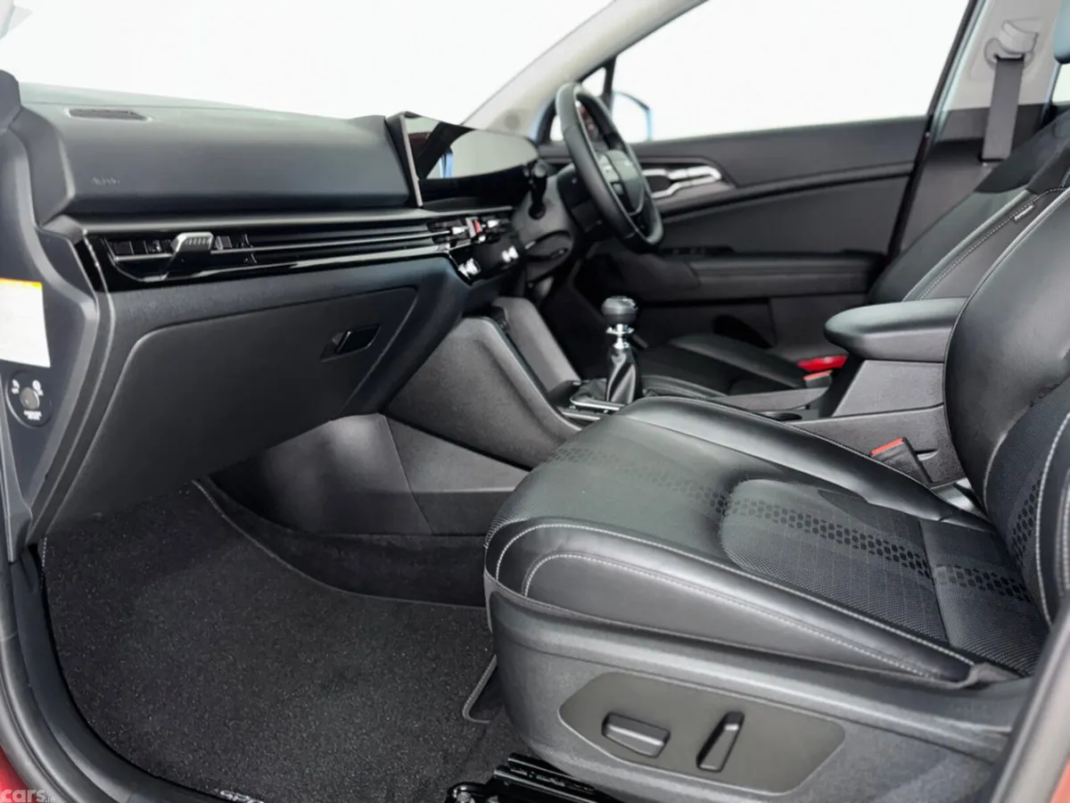 Kia Sportage MPV, Diesel Hybrid, 2026, Red