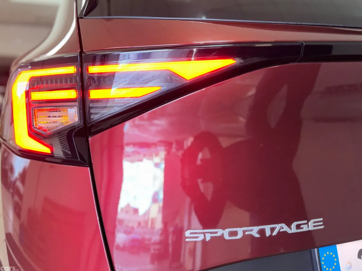 Kia Sportage MPV, Diesel Hybrid, 2026, Red