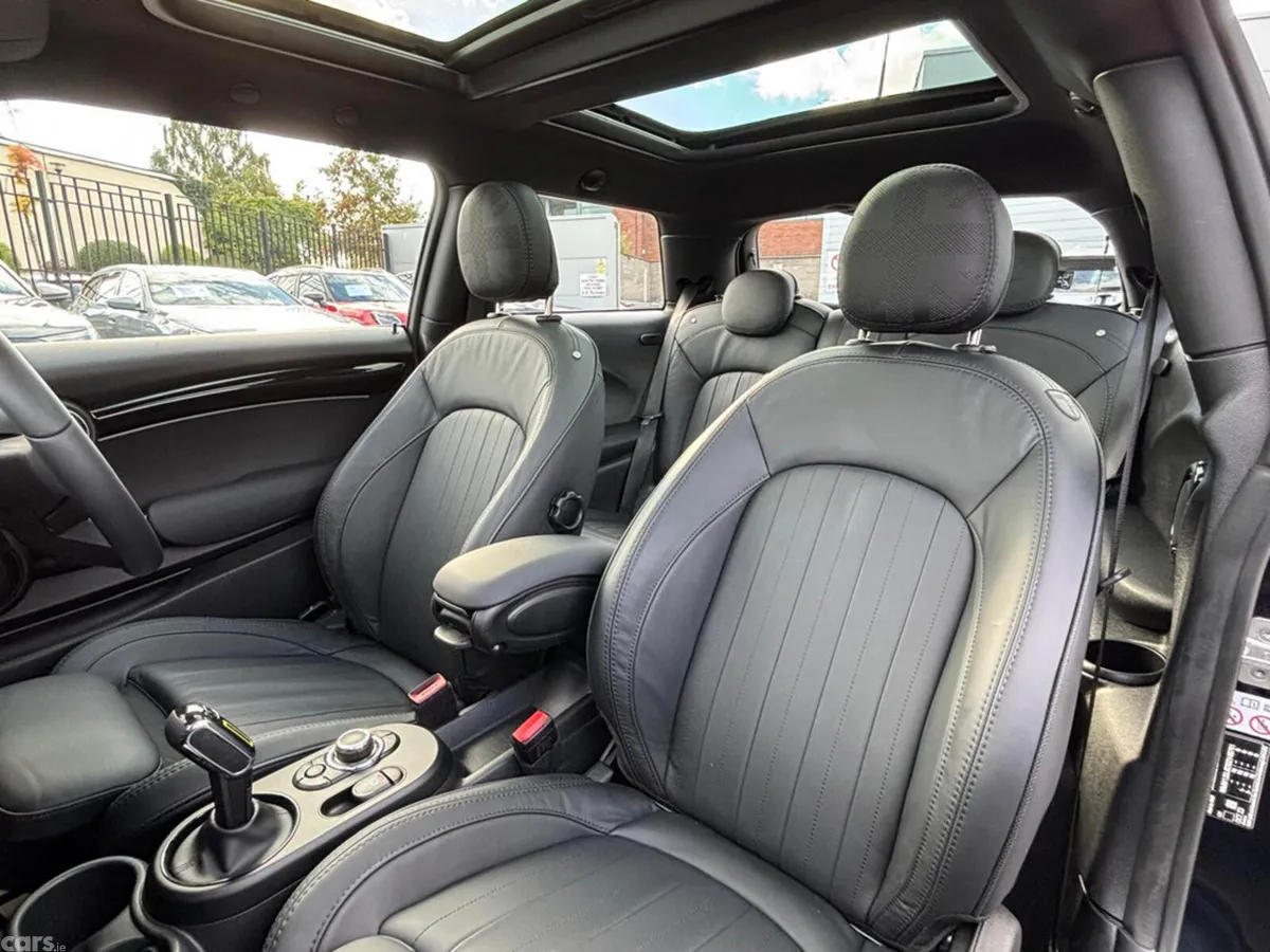 Mini Cooper Hatchback, Electric, 2023, Black