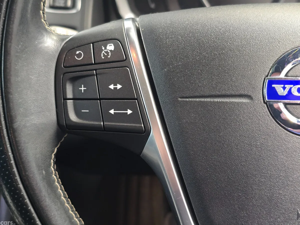 Volvo XC60 SUV, Diesel, 2015, Blue