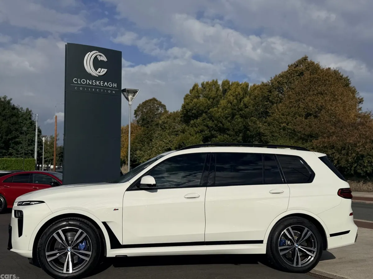 BMW X7 Hatchback, Petrol, 2024, White