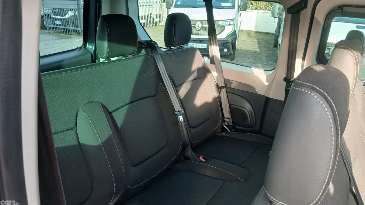 Renault Trafic MPV, Diesel, 2025, Grey