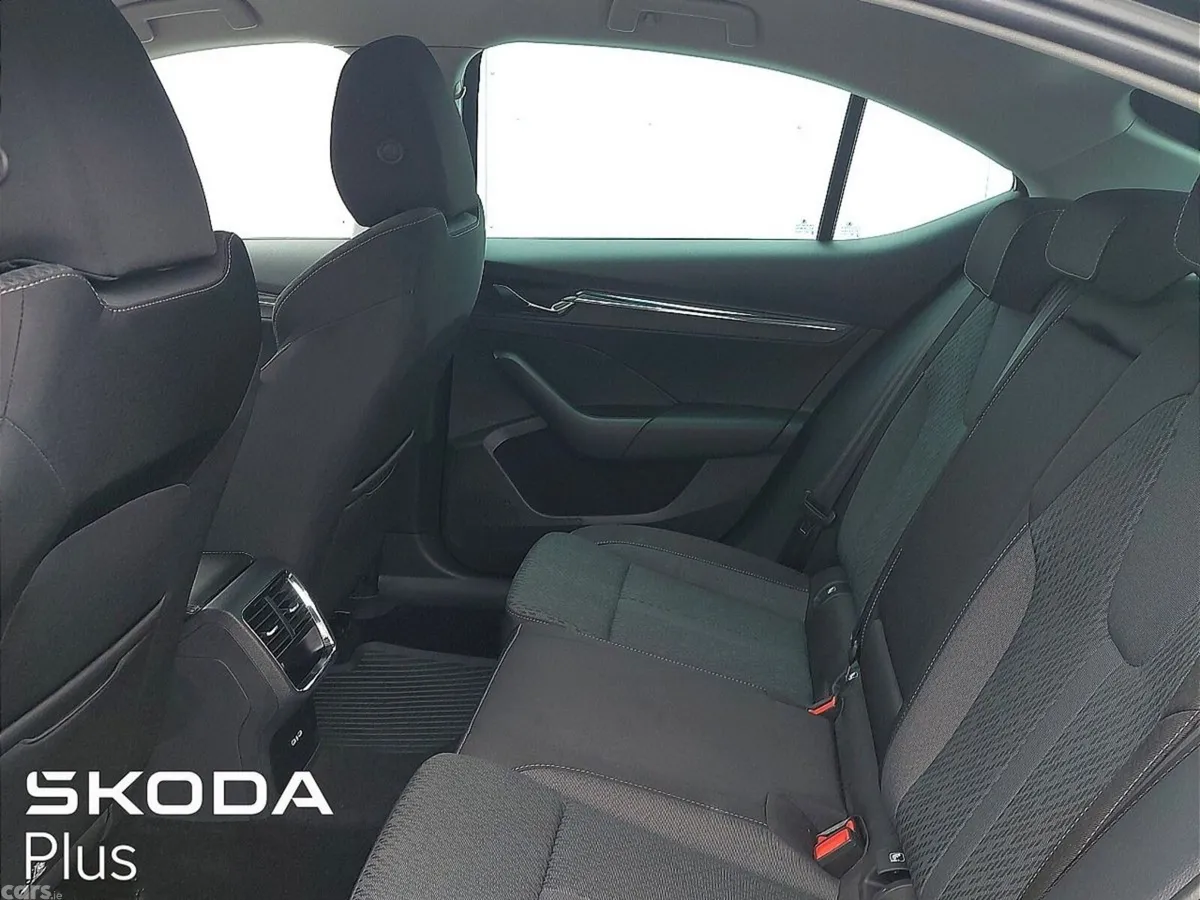 Skoda Octavia Saloon, Diesel, 2024, Black