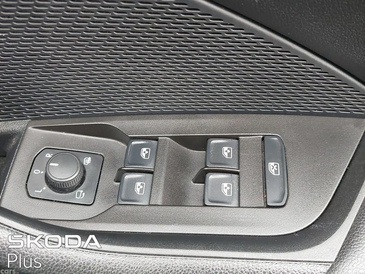 Skoda Octavia Saloon, Diesel, 2024, Black