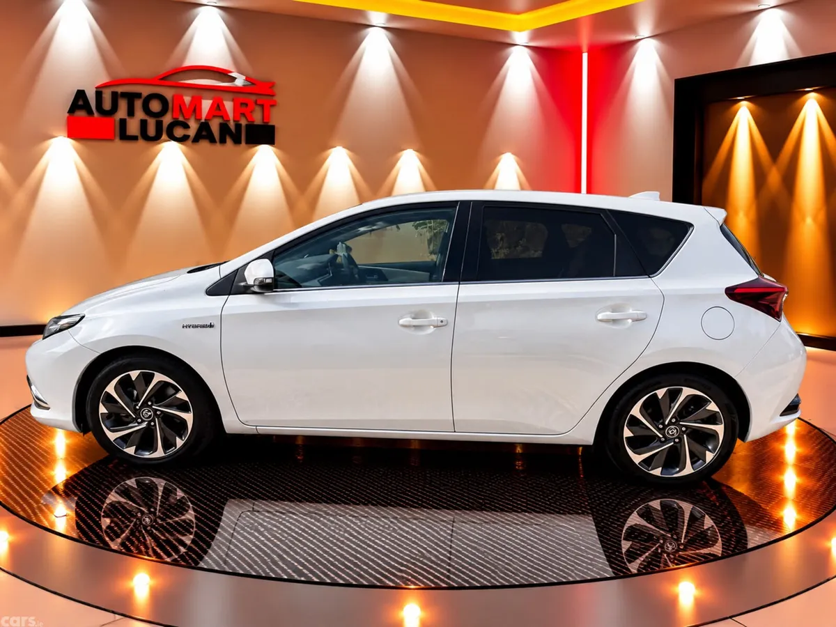 Toyota Auris Hatchback, Petrol Hybrid, 2016, White