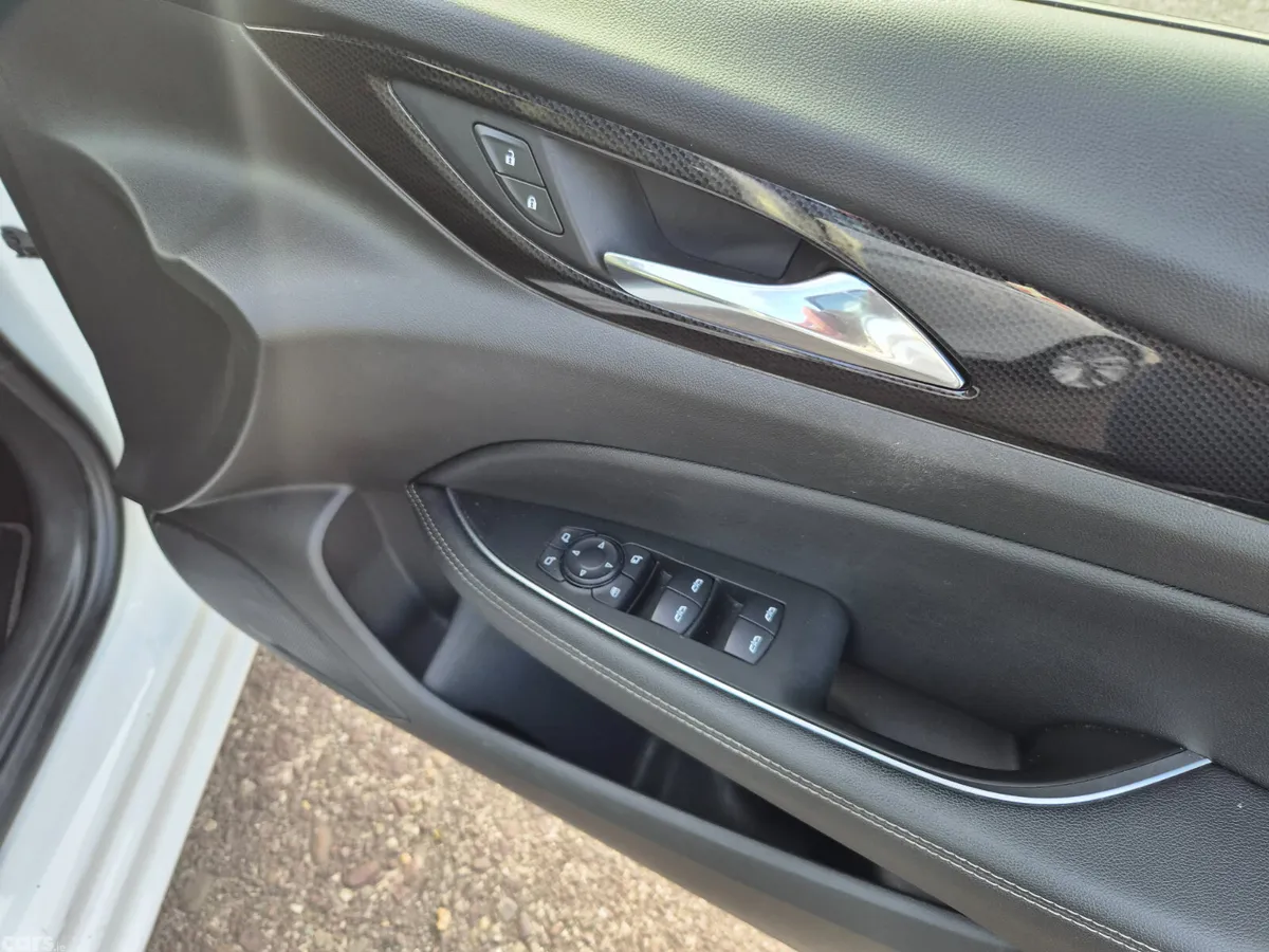 Opel Insignia Hatchback, Diesel, 2022, White