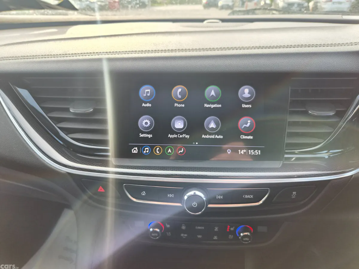 Opel Insignia Hatchback, Diesel, 2022, White
