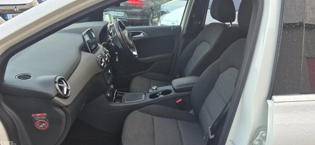 Mercedes-Benz B-Class MPV, Petrol, 2015, White