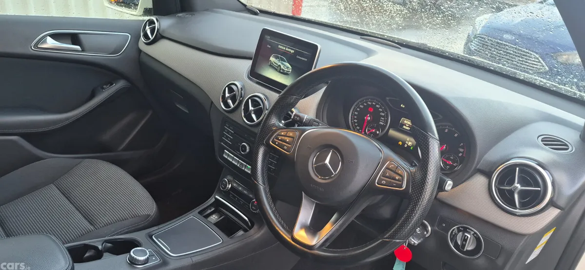 Mercedes-Benz B-Class MPV, Petrol, 2015, White
