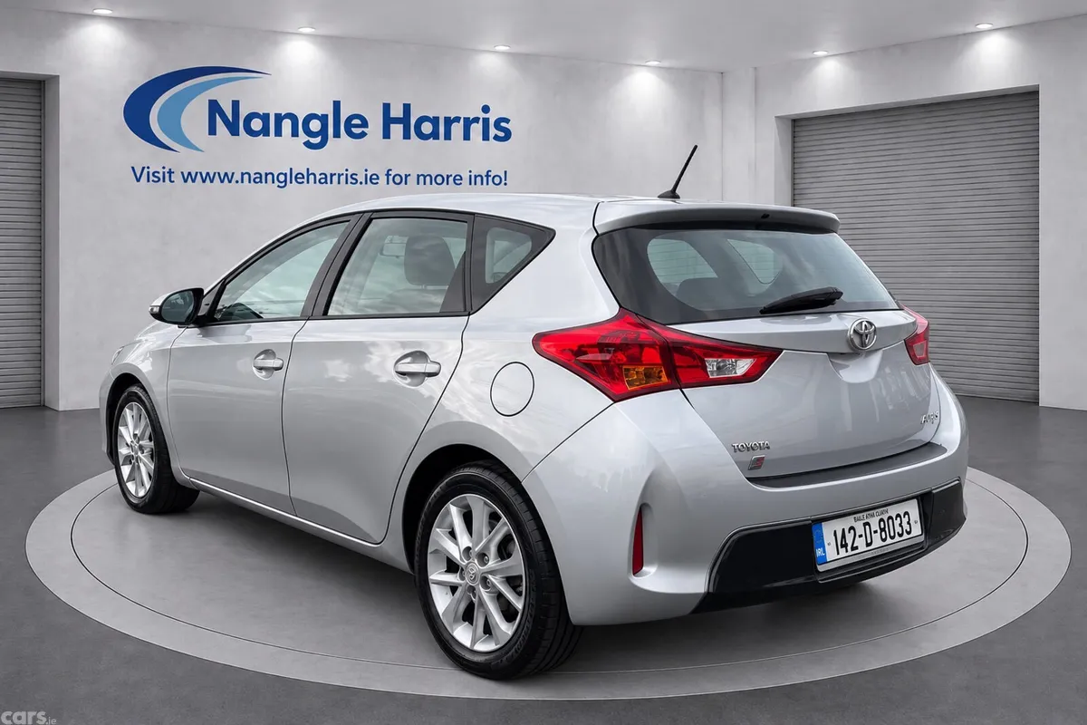 Toyota Auris Hatchback, Diesel, 2014, Silver