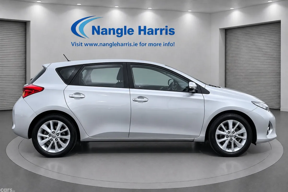 Toyota Auris Hatchback, Diesel, 2014, Silver